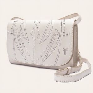 NWT Frye Sara Wallet Crossbody, Oat